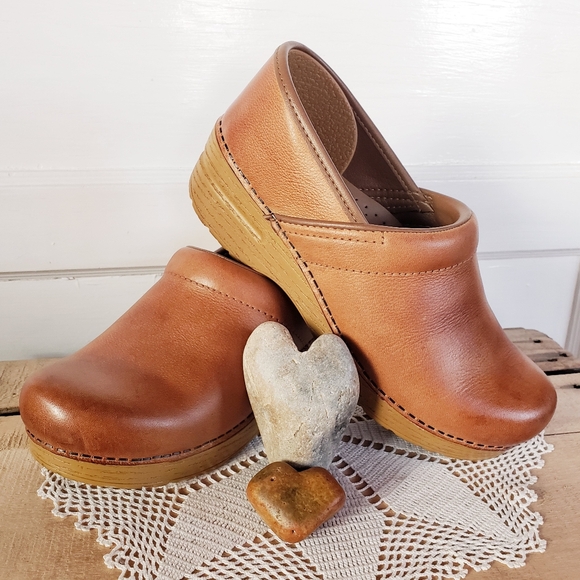 Dansko Shoes - Dansko Honey Leather Pro Clogs▪︎Burnished Tan Distressed Patina•